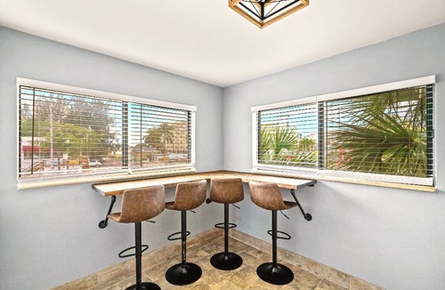 Treasure Island Hotel | 🐚BBR #10, Steps to the Beach, HTD Pool, Lrg Rm w/Living Rm, Kitchen & 4 Beds!
