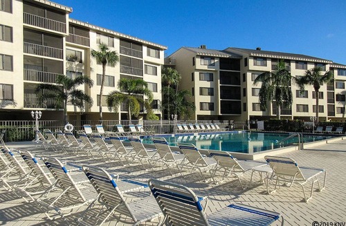 South Island Condo | RIGHT ACROSS THE BEACH! NEW LISTING! FABULOUS ISLAND VACATION CONDO FOR FUN IN SUN!
