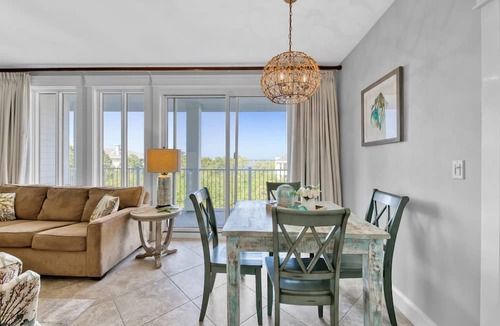 Baytowne Wharf Condo | Grand Sandestin by Baytowne Wharf Village at Sandestin Golf & Beach Resort.