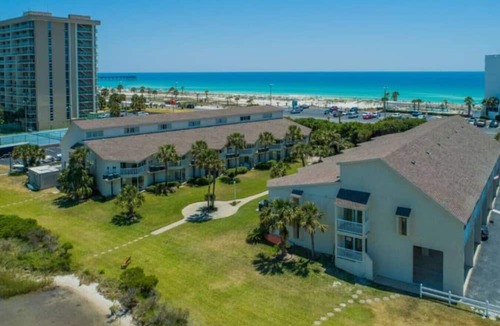 Villa Sabine Condo | Sand Dollar W208 Affordable Bayfront Getaway!