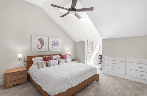 Baytowne Wharf Condo | Baytowne Wharf/Sandestin resort - steps to shopping, restaurants, events & fun!