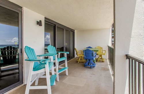Orange Beach East Condo | Orange Beach Gulf-Front 2BR Sleeps 7 2 La-Z-Boy Recliners Pools Boats
