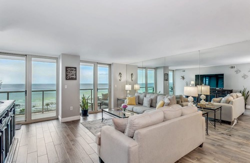 Villa Sabine Condo | BEACH FRONT with VIEWS 2 Bedroom 2 Bath Condo w/Pool, Tennis Court