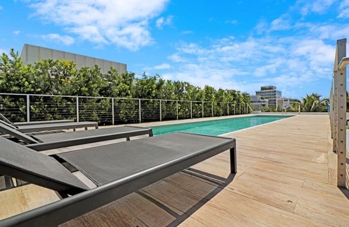 South Pointe House | Roami at 250 Collins | Pool | Next to Beach |1 Bed