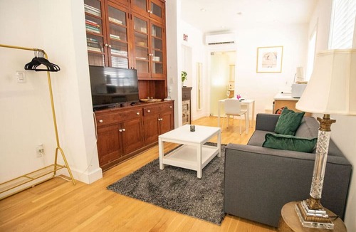 Douglas Apartment | Cozy Studio w/Tons of Natural Light