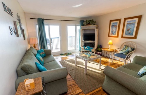 Sunnyside Condo | Pinnacle Port B2607 Spectacular Sun rises/Sunsets Look Last Minute Savings
