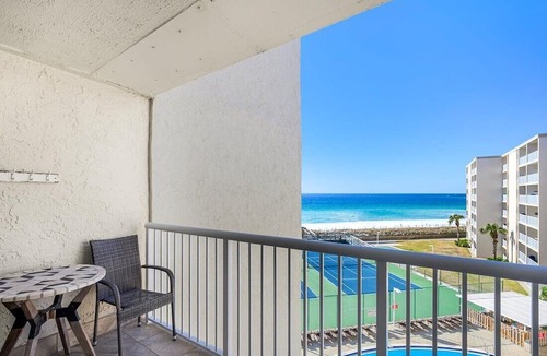 Holiday Isle Condo | 515- Tropi-COOL Condo. In-unit W/D, Spectacular views and FREE bch svc!