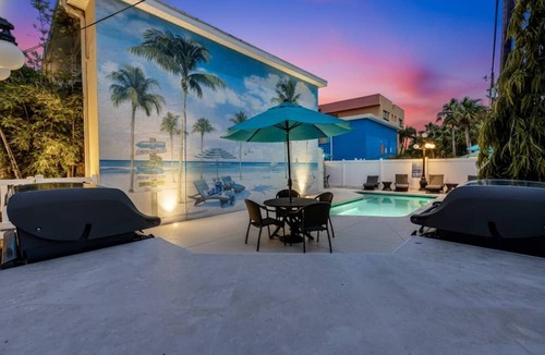 Siesta Key Village Condo | LuLu Kemp Ridley | Heated Pool | BBQ | 4 Min Walk to Beach | Near Shops | Downstairs