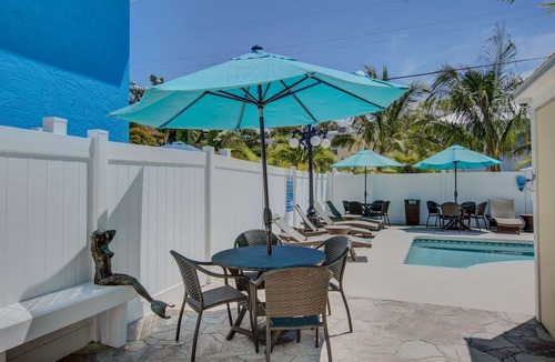 Siesta Key Village Condo | LuLu Kemp Ridley | Heated Pool | BBQ | 4 Min Walk to Beach | Near Shops | Downstairs