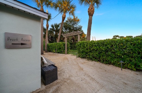 Winslow Reserve Apartment | Spotless Coastal Efficiency in Cocoa Beach! - Unit B