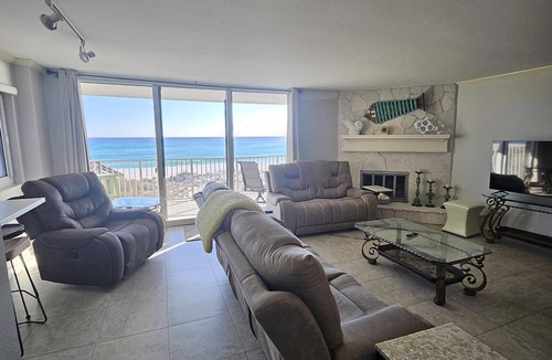 Pensacola Beach Condo | Gulf-Front Retreat with Stunning Emerald Water and white Sand Views-SV421