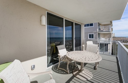 Pensacola Beach Condo | Gulf-Front Retreat with Stunning Emerald Water and white Sand Views-SV421