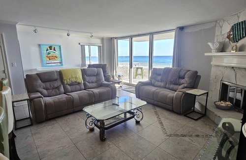 Pensacola Beach Condo | Gulf-Front Retreat with Stunning Emerald Water and white Sand Views-SV421