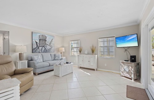 Whitney Beach Condo | Newly Renovated 1BR – Cabana Beach #5 RVA