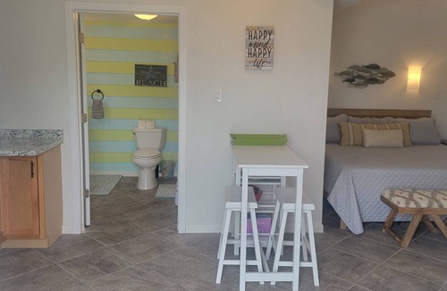Fort Myers Beach Apartment | Spacious Cozy Studio Pool/Spa Ultimate Location Walk to everything