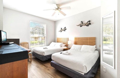 Florida Central Atlantic Coast Condo | Vista Cay 3 Bed 2 BT Ground Floor with solid floors