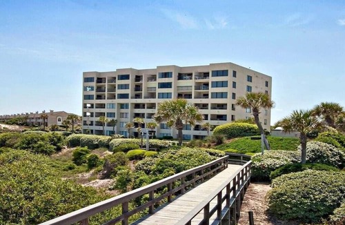 Amelia City Condo | Find out what our guests love about this beautiful, oceanfront condo.