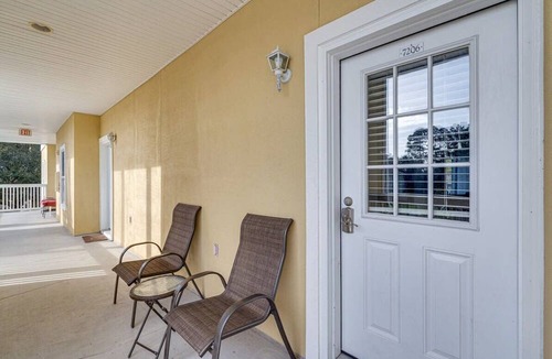 Seagrove Beach Condo | Golf Cart | Large Pool | Walk to the Beach | Sleeps 6 | Heron's Watch 7206