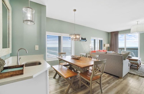 Panama City Beach Condo | Calypso 2201E - Gulf-front Corner Unit Near Pier Park, Beach Service