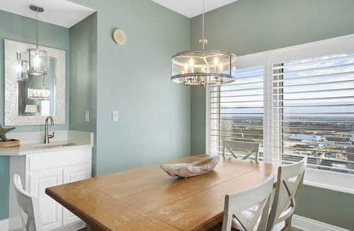 Panama City Beach Condo | Calypso 2201E - Gulf-front Corner Unit Near Pier Park, Beach Service