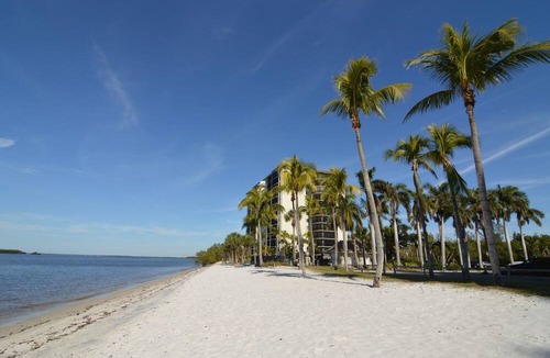 Punta Rassa Condo | Sanibel Harbour Resort Harbour Tower 717: Relaxation awaits you!