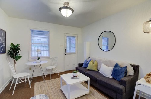 Midtown Apartment | Relaxed Midtown Vibe Near Art, Food, & Live Music