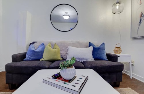 Midtown Apartment | Relaxed Midtown Vibe Near Art, Food, & Live Music