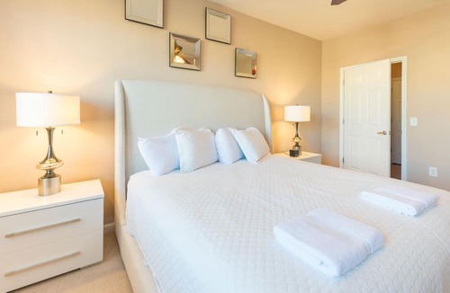 Loughman Condo | Stunning, Newly Renovated Condo, Near Disney and Universal