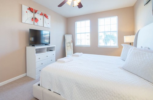 Loughman Condo | Stunning, Newly Renovated Condo, Near Disney and Universal