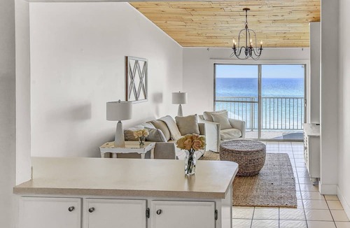 Seagrove Beach Condo | Beachfront 30A Condo! Stunning Views, Pool, 5min to Seaside, Sleeps 6, WiFi, La Dolce Vita Credit!
