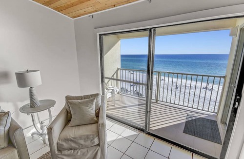Seagrove Beach Condo | Beachfront 30A Condo! Stunning Views, Pool, 5min to Seaside, Sleeps 6, WiFi, La Dolce Vita Credit!