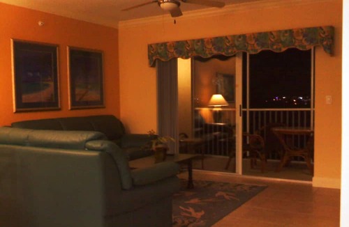 Bay Lake Apartment | Absolutely stunning one bedroom timeshare/resort right next door to Disneyland.