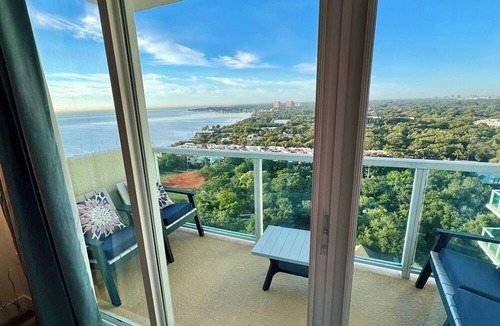 Coconut Grove Condo | Balcony Ocean Views | Pool, Gym, Wi-Fi & Parking