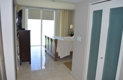 Sunny Isles Beach Apartment | Amazing Apartment In The Best Area Of Miami, La Perla Unit 3703 STR #00082