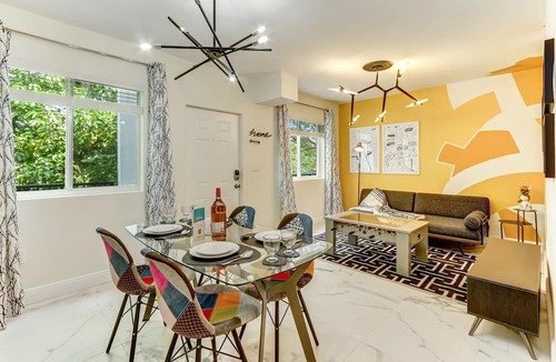 Wynwood Art District Apartment | ArTease 4: Walk to Wynwood & Design District