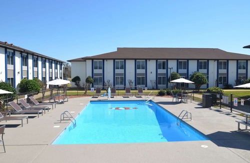 Foley Hotel | Family-Friendly Room Near Foley Sports Complex-1.2miles | Free Breakfast