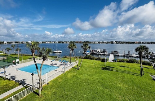 Villa Sabine Condo | Sabine 3D Waterfront Bay Views Sleeps 6