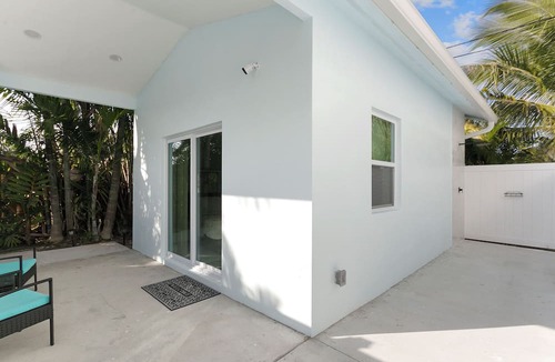 Hunt Club Cottage | Tropical Tiny Home in Palm Beach Gardens, Florida