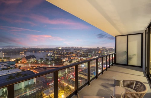 North Beach Condo | Sky 1BR City View: 30min to Miami Stadium