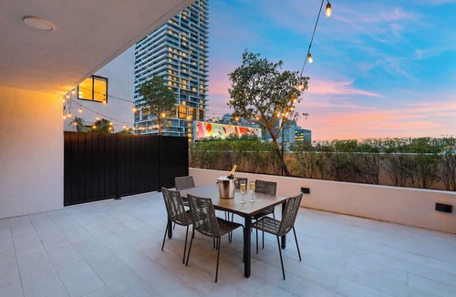 Midtown Apartment | Penthouse w/Private Terrace + Rooftop Pool | New Luxe Edgewater Hotel | Sense28
