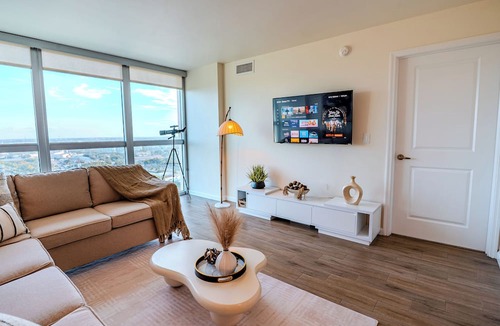 Fort Myers River District Apartment | Skyline Serenity Downtown Fort Myers 1BR Pool Gym & City Views