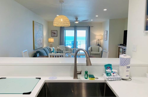 Warrington Condo | Gulf-Front 1BR Condo, Small-Dog Friendly, Free Daily Activities