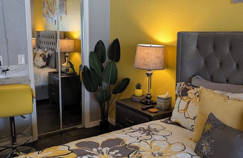 Lutz Condo | Stay Bare and Bright at Pineapple Paradise