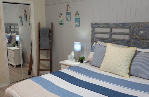 Lutz Condo | Vaulted Studio King Suite, 3rd Floor, Private Lanai - Clothing Optional