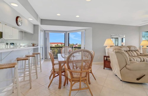 Mid Island Condo | Lovely End-Unit, Lagoon-Front Community, South of Mid-Island! Heated Community Pool! Free Parking!