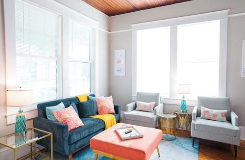 East Hill Apartment | King Loft Retreat | 1BR + Fast WiFi
