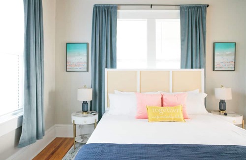 East Hill Apartment | King Loft Retreat | 1BR + Fast WiFi