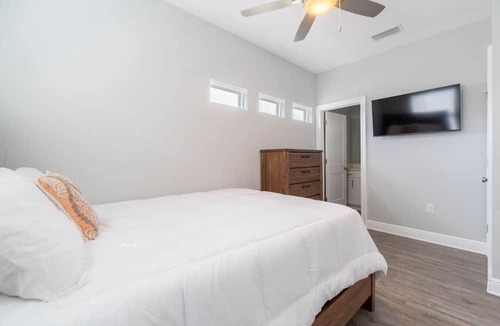 South Pensacola Apartment | Vista Flat - Downtown Pensacola