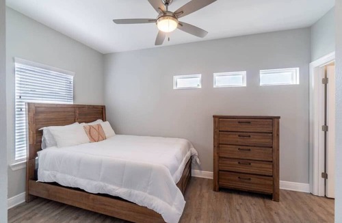 South Pensacola Apartment | Vista Flat - Downtown Pensacola