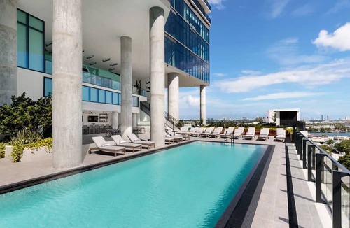 Downtown Miami Hotel | Ideal Mix of Comfort and Value! 2 Comfortable Units with Kitchen, Outdoor Pool